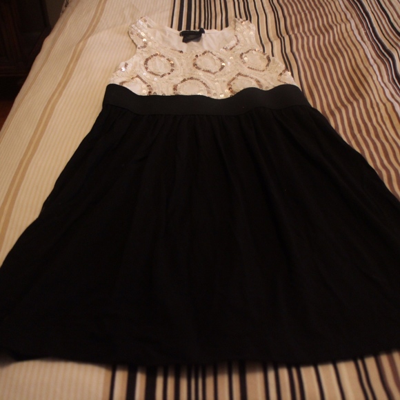FLOWERS BY ZOE 5 BLCK SEQUENS DRESS SIZE S